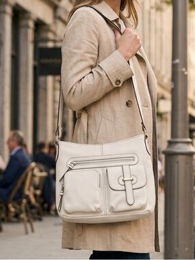 DANIER Ivory Leather Crossbody Shoulder Bag
Medium size